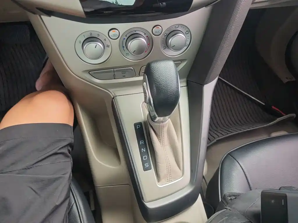 Ford Focus 2015 — фото 14