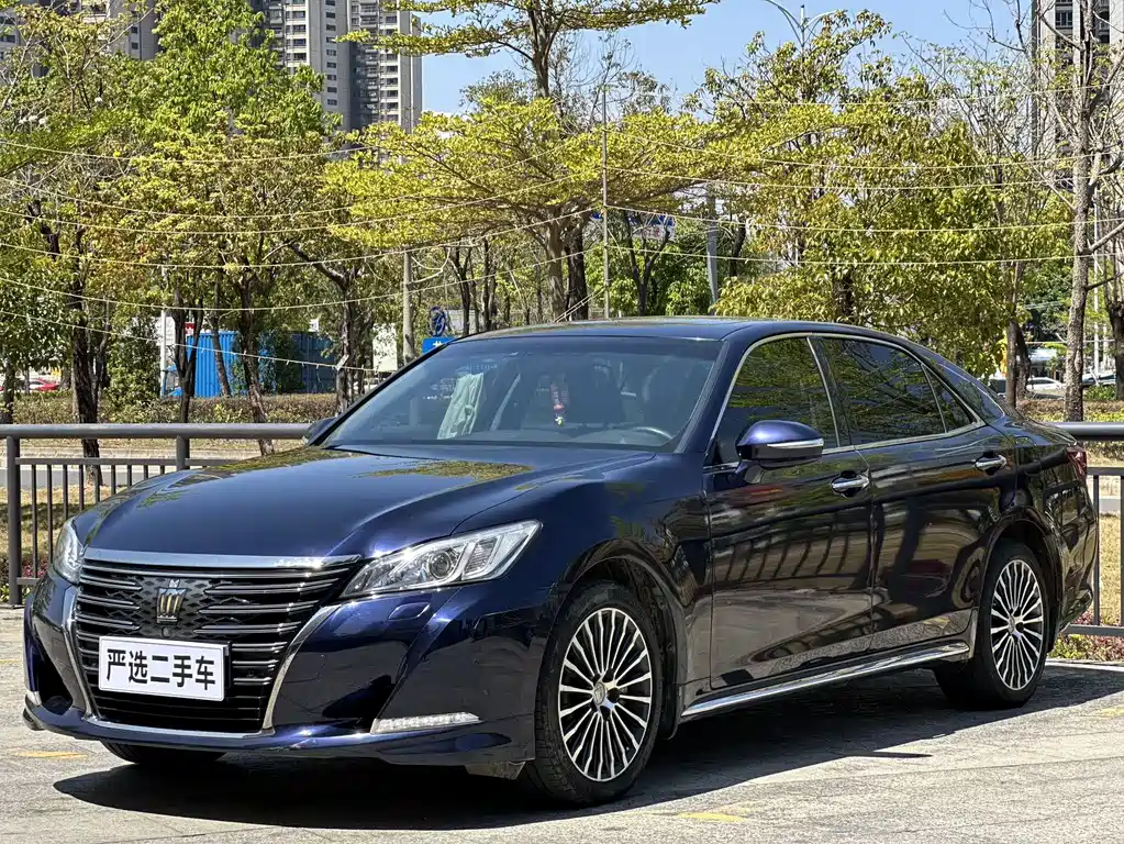 Toyota Crown 2018 — фото 1
