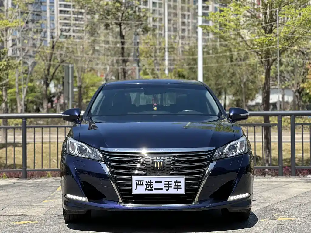 Toyota Crown 2018 — фото 3