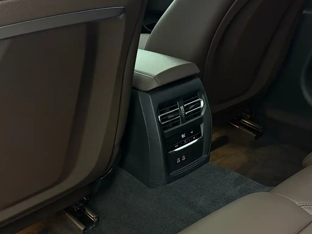 BMW 3 Series 2023 — фото 15
