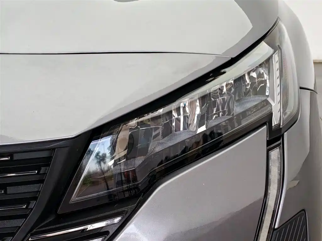 Peugeot 408 2023 — фото 7