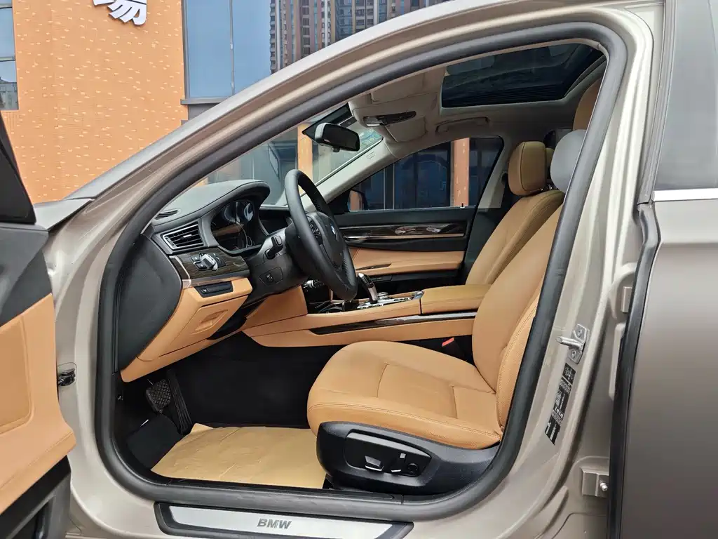 BMW 7 Series 2015 — фото 9