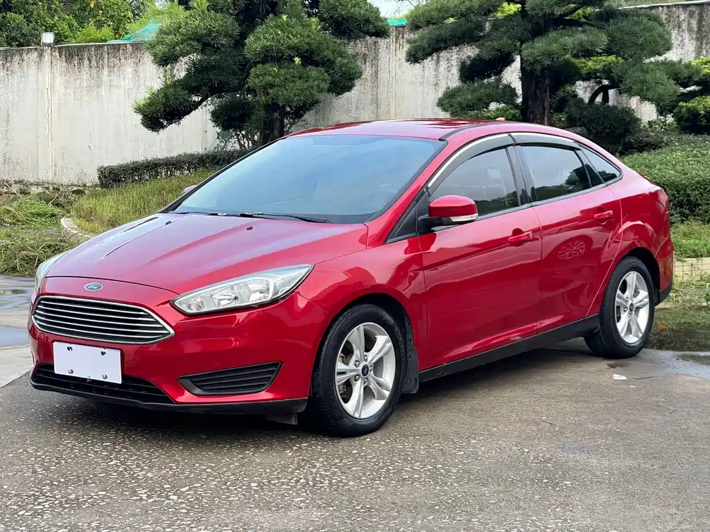 Ford Focus 2018 — фото 11