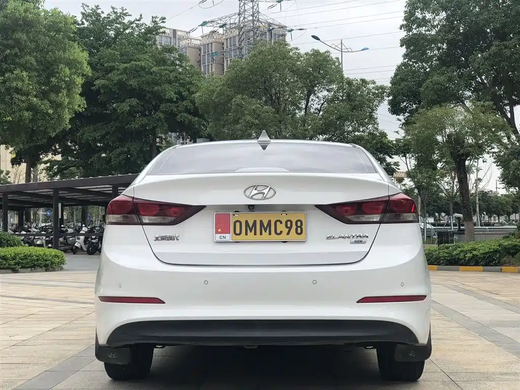 Hyundai Elantra 2017 — фото 6
