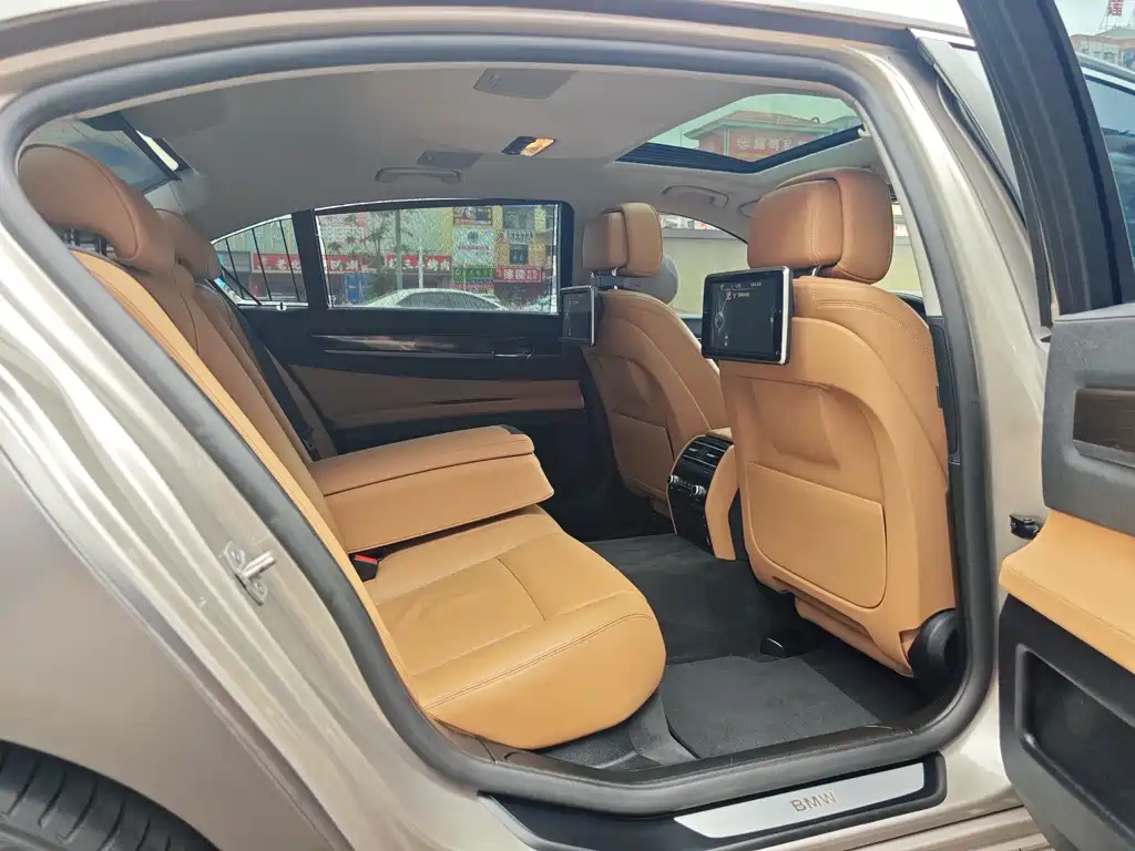 BMW 7 Series 2015 — фото 11