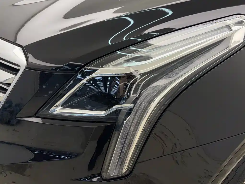 Cadillac XT5 2017 — фото 23