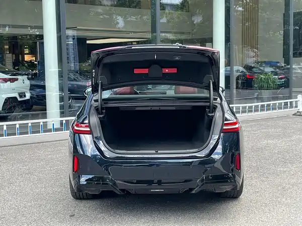 BMW i5 2025