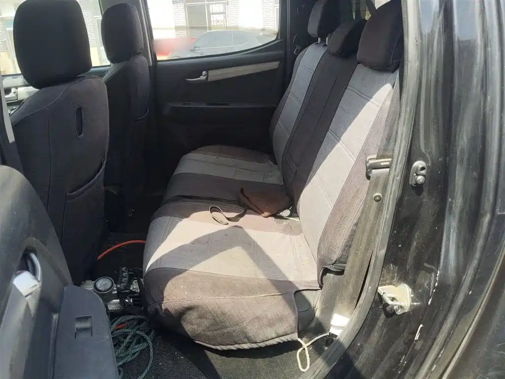 Isuzu D-MAX 2015 — фото 15