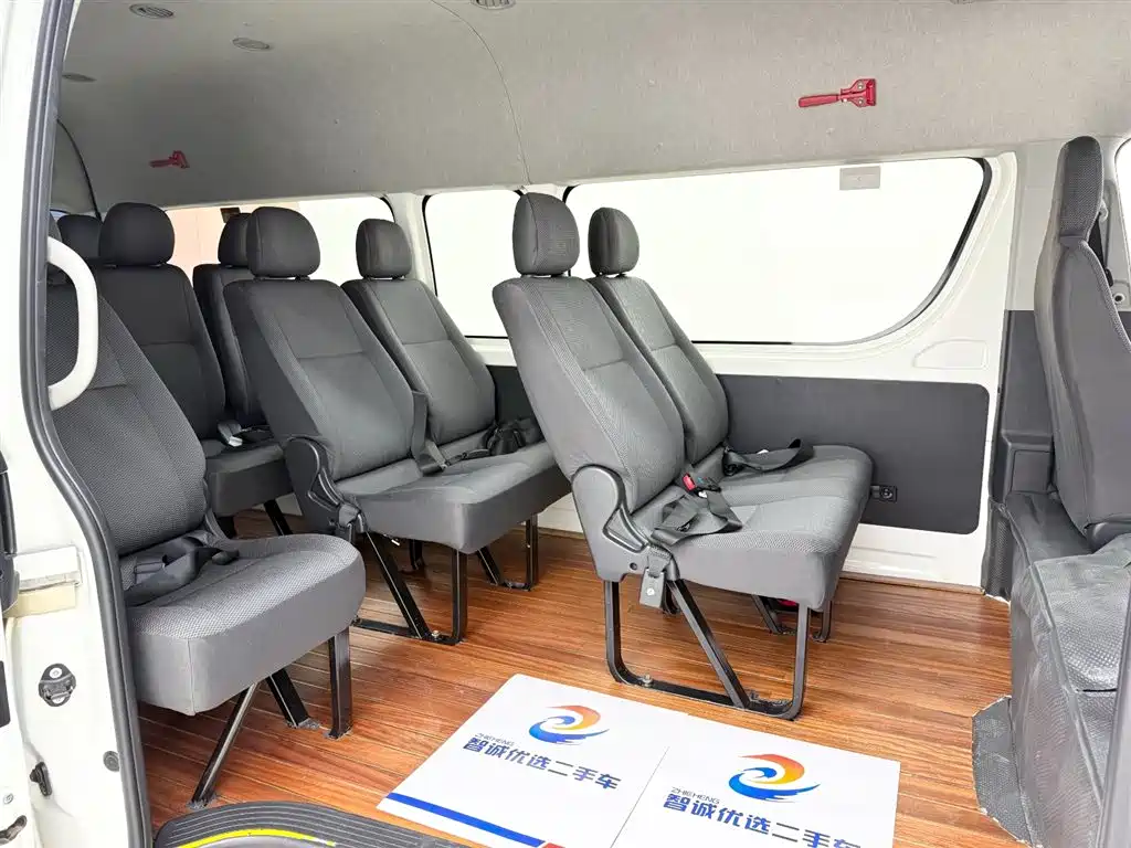 Toyota Hiace 2018 — фото 6