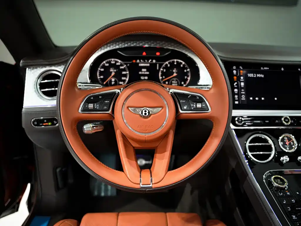 Bentley Continental 2022 — фото 10