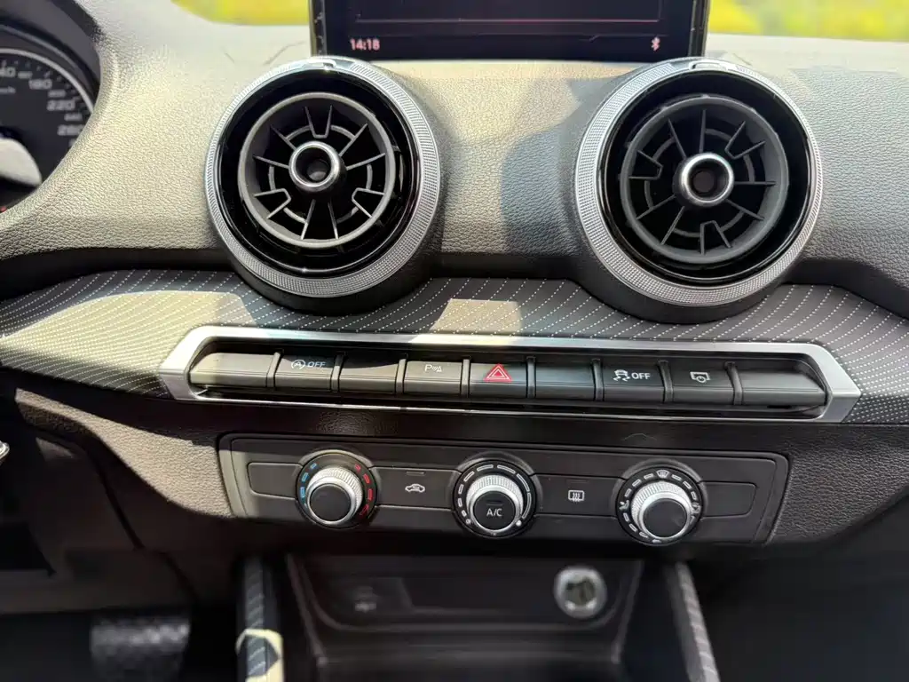 Audi Q2L 2023 — фото 25