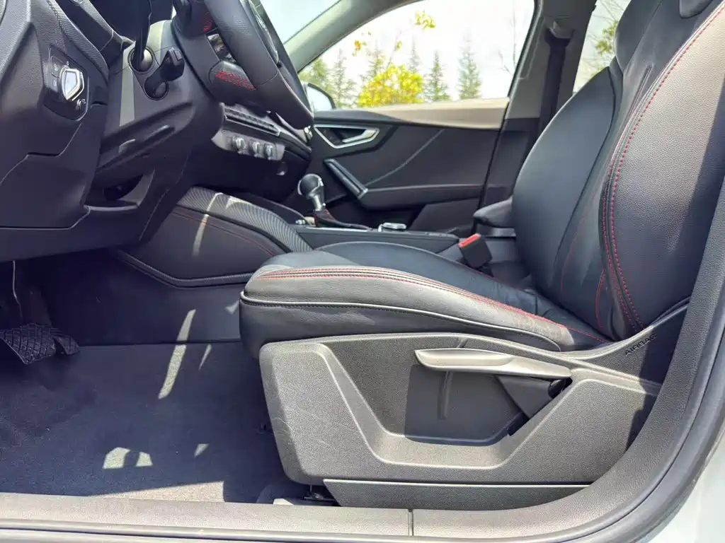 Audi Q2L 2023 — фото 14
