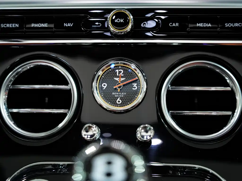 Bentley Continental 2022 — фото 11