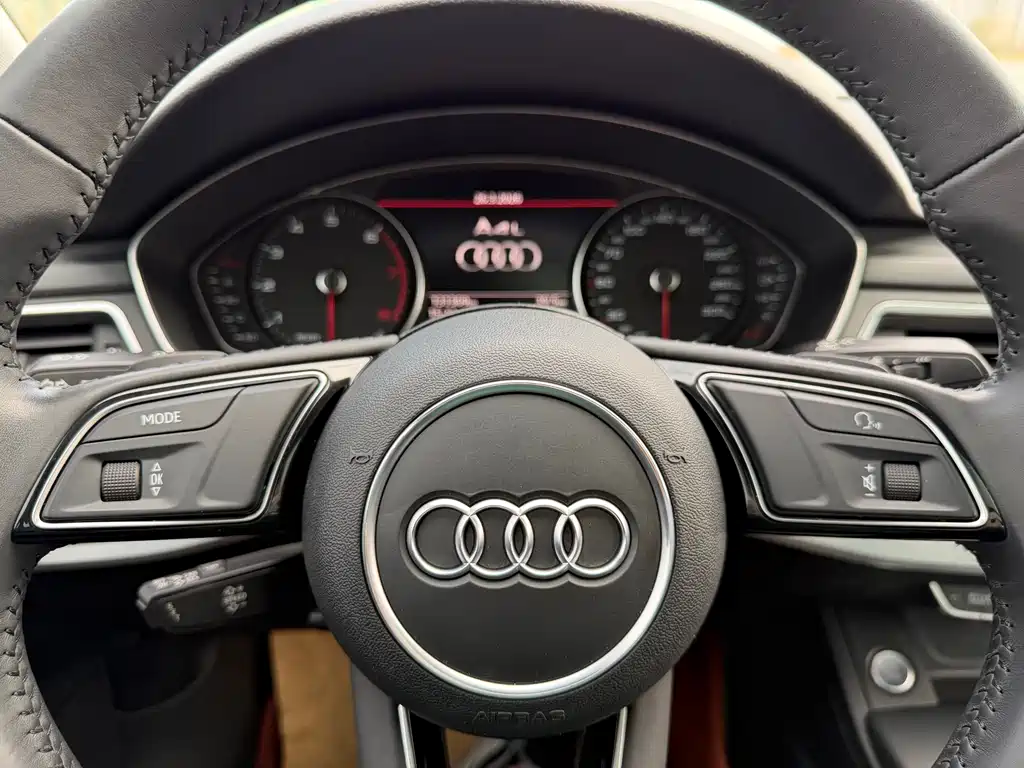 Audi A4L 2017 — фото 12