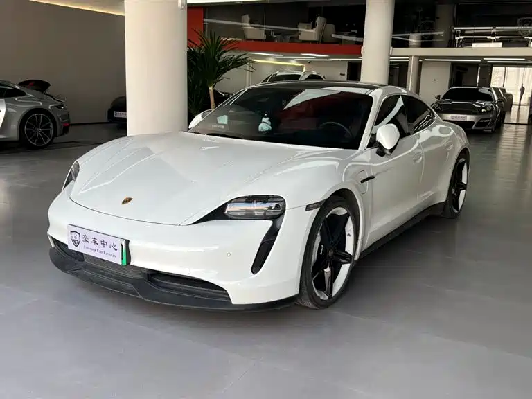 Porsche Taycan 2021 — фото 1