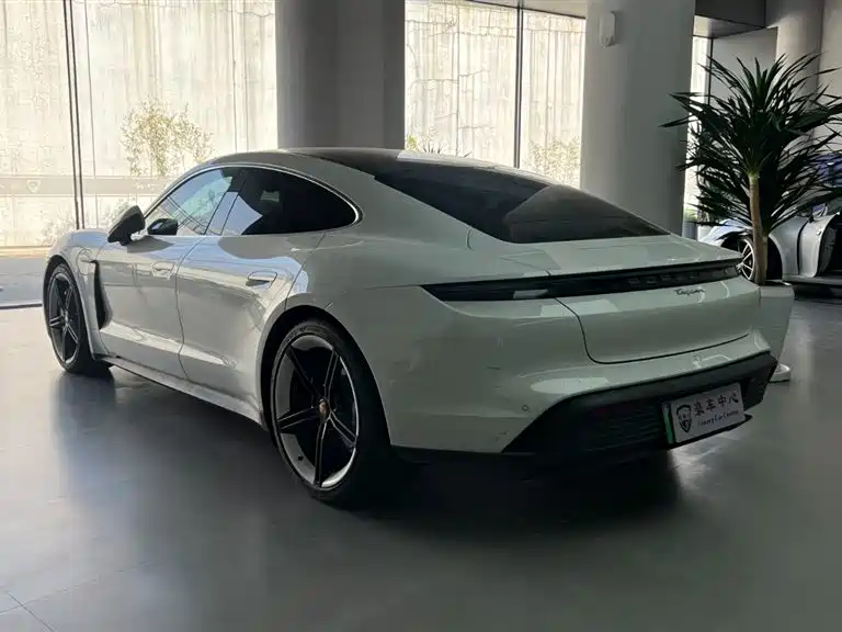 Porsche Taycan 2021 — фото 5