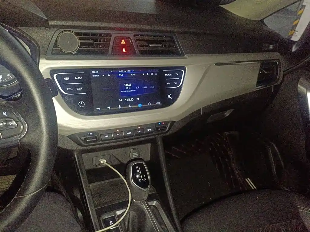 Geely Vision X3 2021 — фото 10