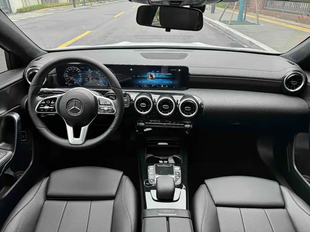 Mercedes-Benz A-Class 2021 — фото 12