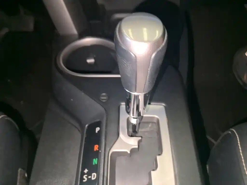 Toyota RAV4 2017 — фото 10