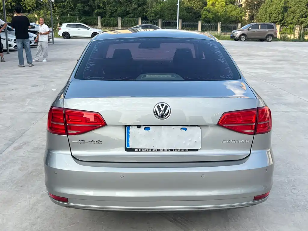 Volkswagen Sagitar 2015