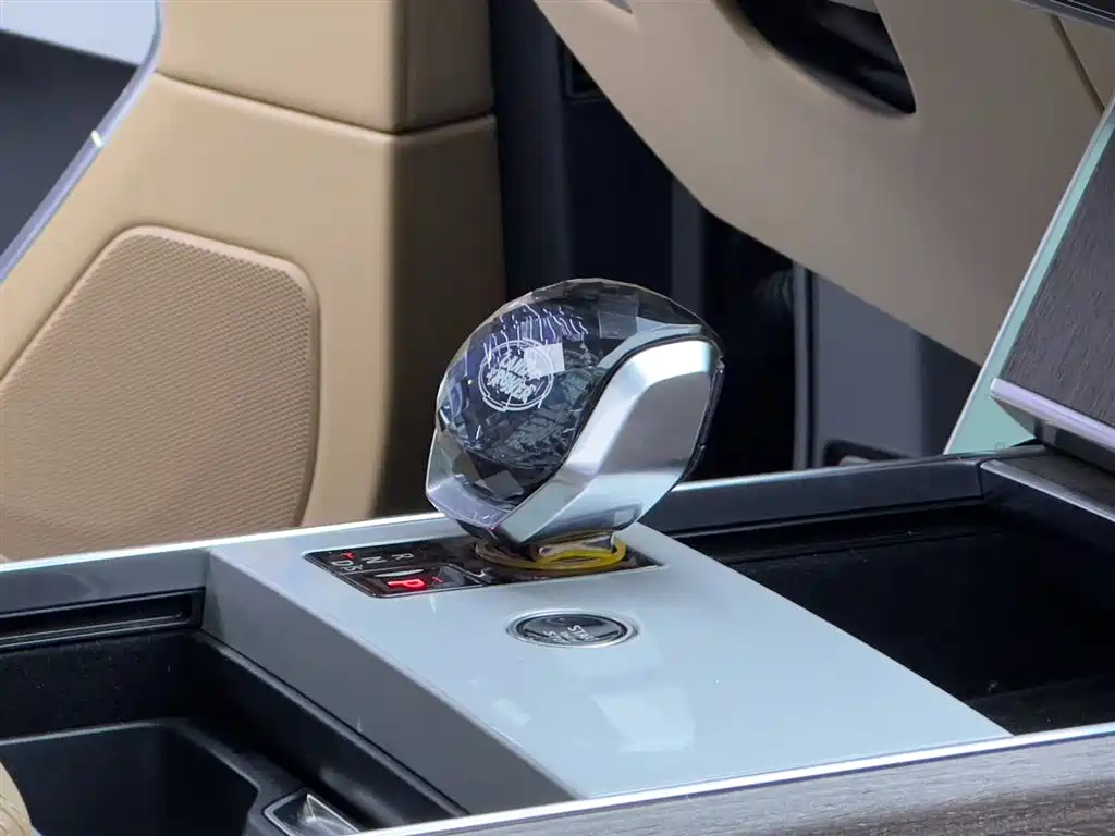 Land Rover Range Rover 2025 — фото 17