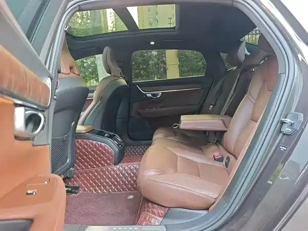 Volvo S90 2023