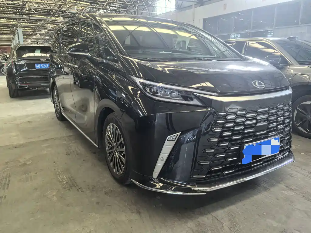 Lexus LM 2026
