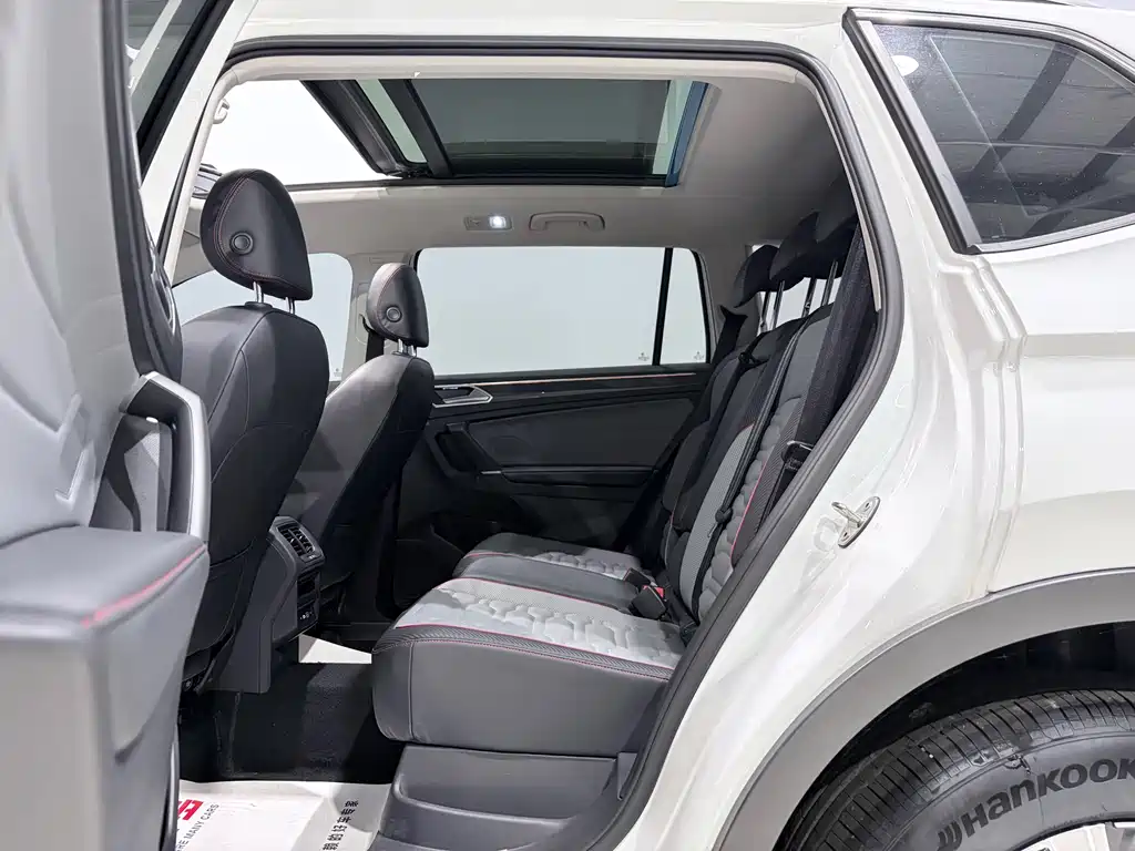 Volkswagen Tiguan L PHEV 2023 — фото 8