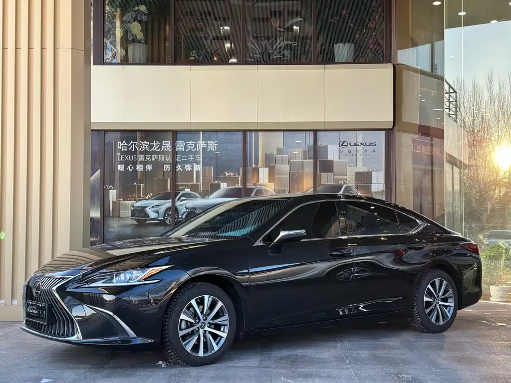 Lexus ES 2024 — фото 1