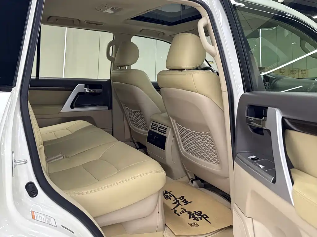 Toyota Land Cruiser 2020 — фото 16