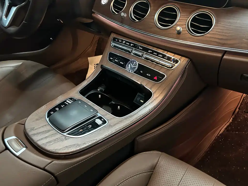 Mercedes-Benz E-Class 2020 — фото 12