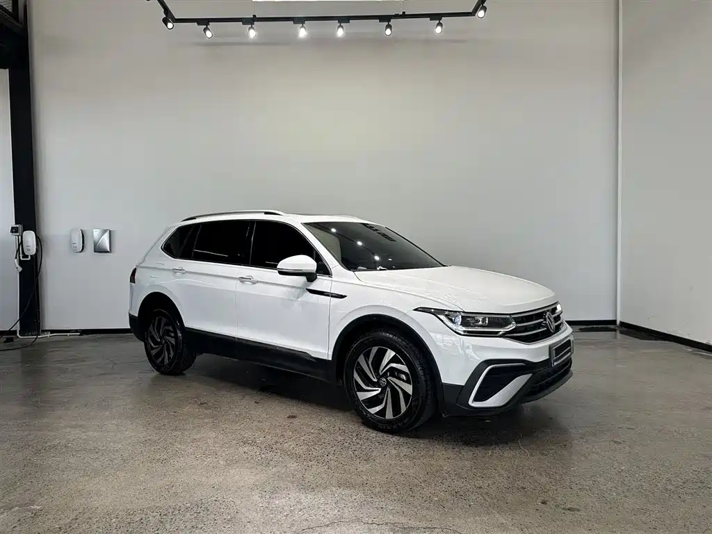 Volkswagen Tiguan L 2023 — фото 4