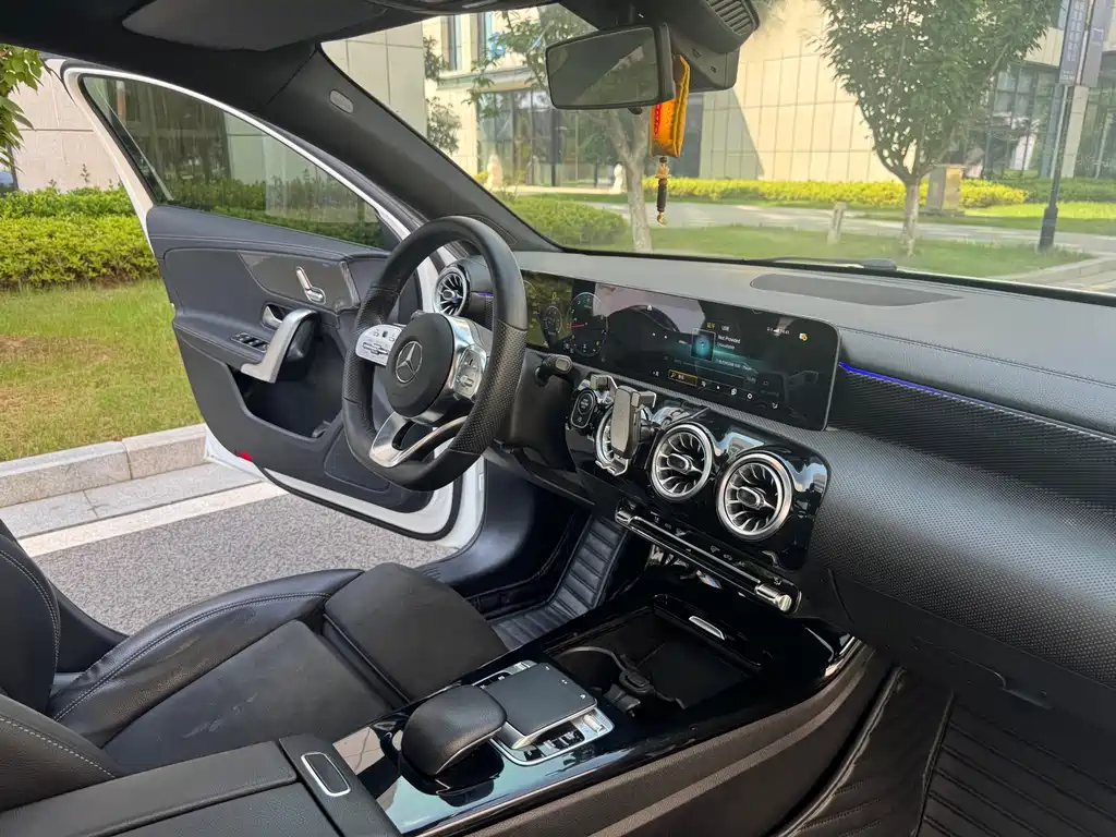 Mercedes-Benz A-Class 2019 — фото 15