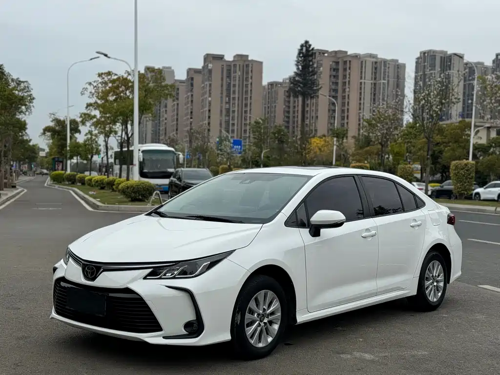 Toyota Corolla 2020 — фото 1