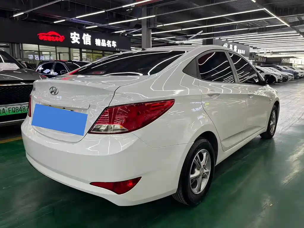 Hyundai Verna 2015 — фото 6
