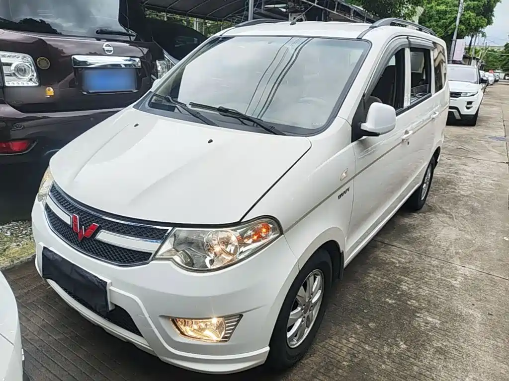 Wuling Hongguang 2017 — фото 1