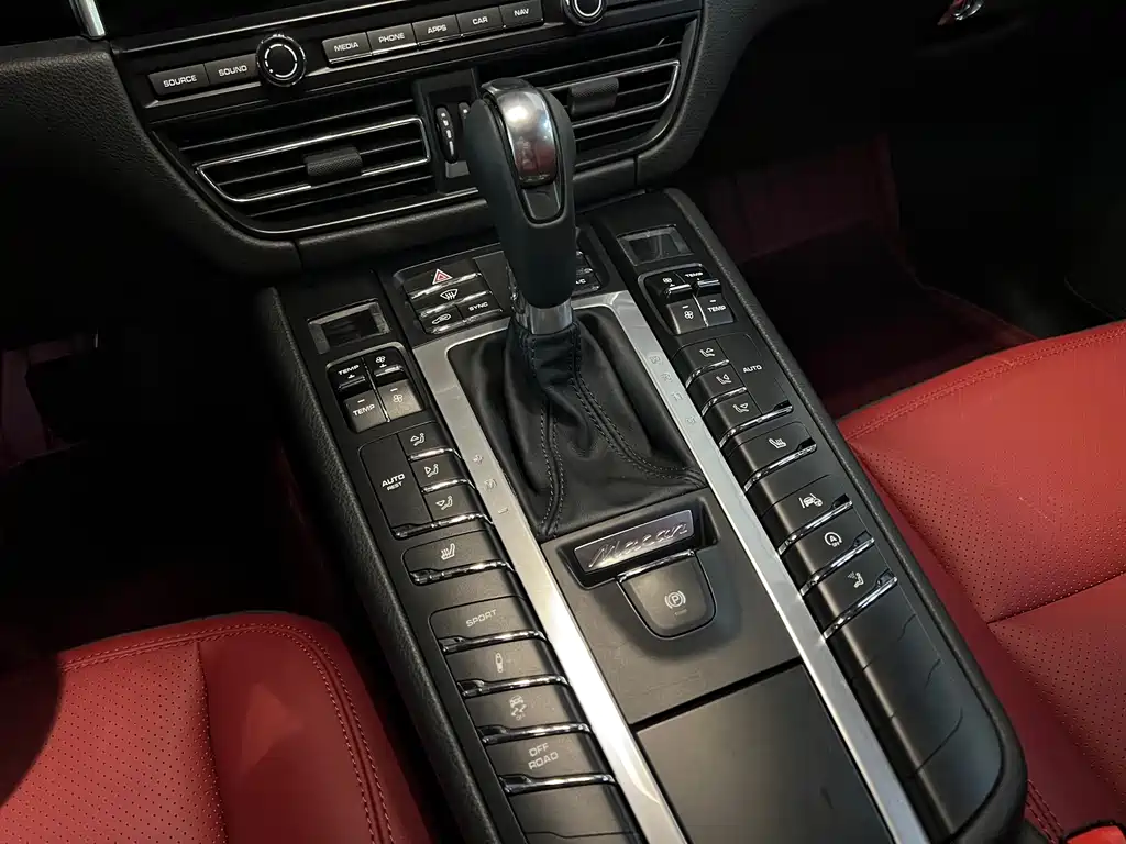 Porsche Macan 2022 — фото 14