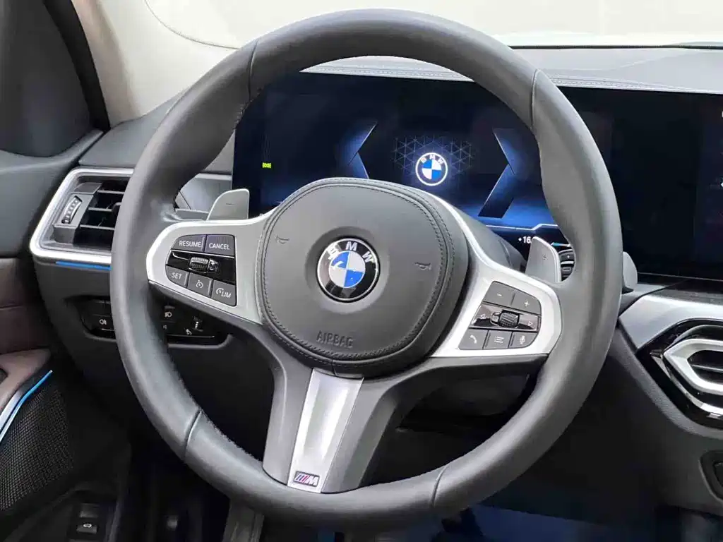 BMW 3 Series 2023 — фото 19