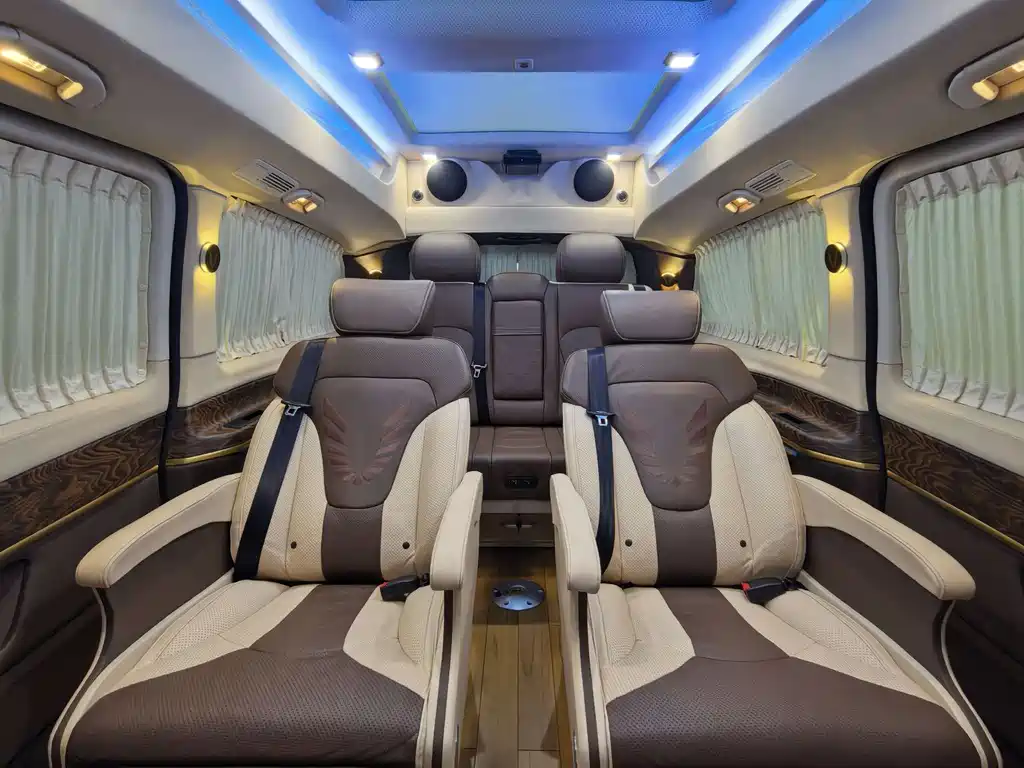 Mercedes-Benz V-Class 2019 — фото 16