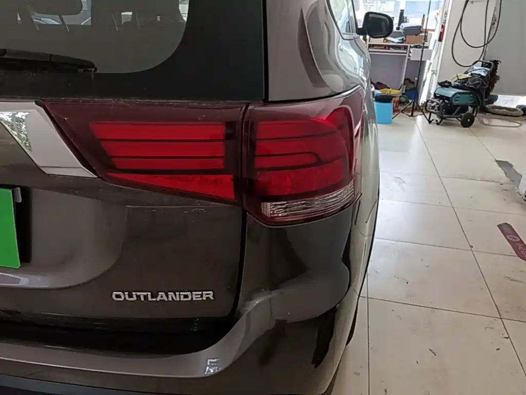 Mitsubishi Outlander 2020 — фото 8