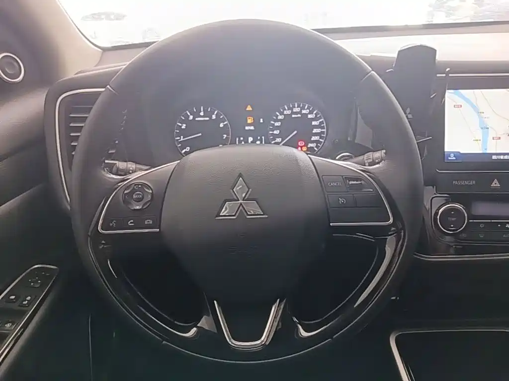 Mitsubishi Outlander 2020 — фото 11