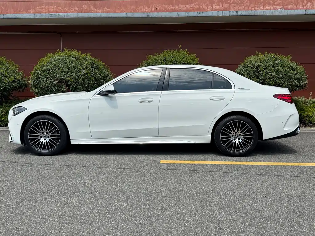 Mercedes-Benz C-Class 2023 — фото 12