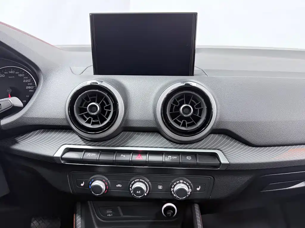 Audi Q2L 2023 — фото 13
