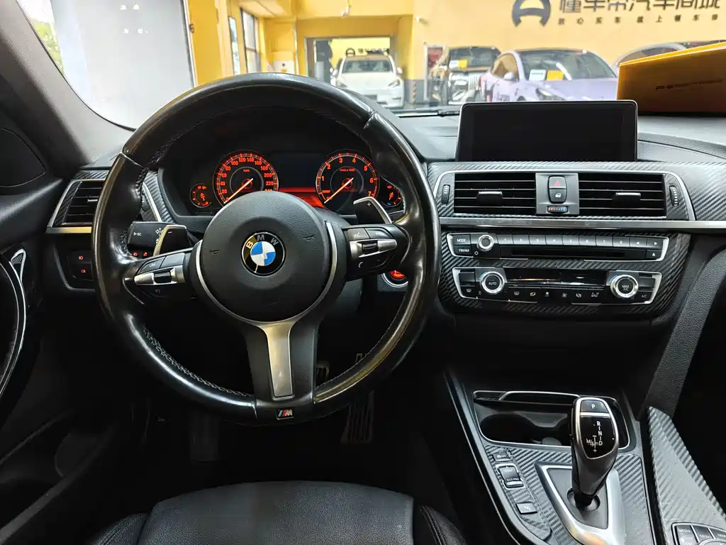 BMW 3 Series 2018 — фото 10