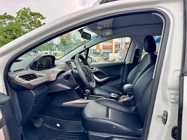 Peugeot 2008 2014