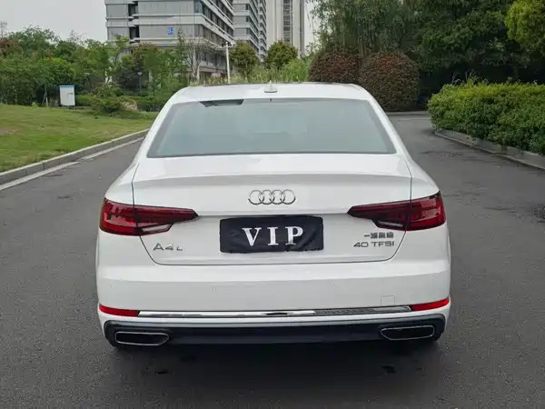 Audi A4L 2019
