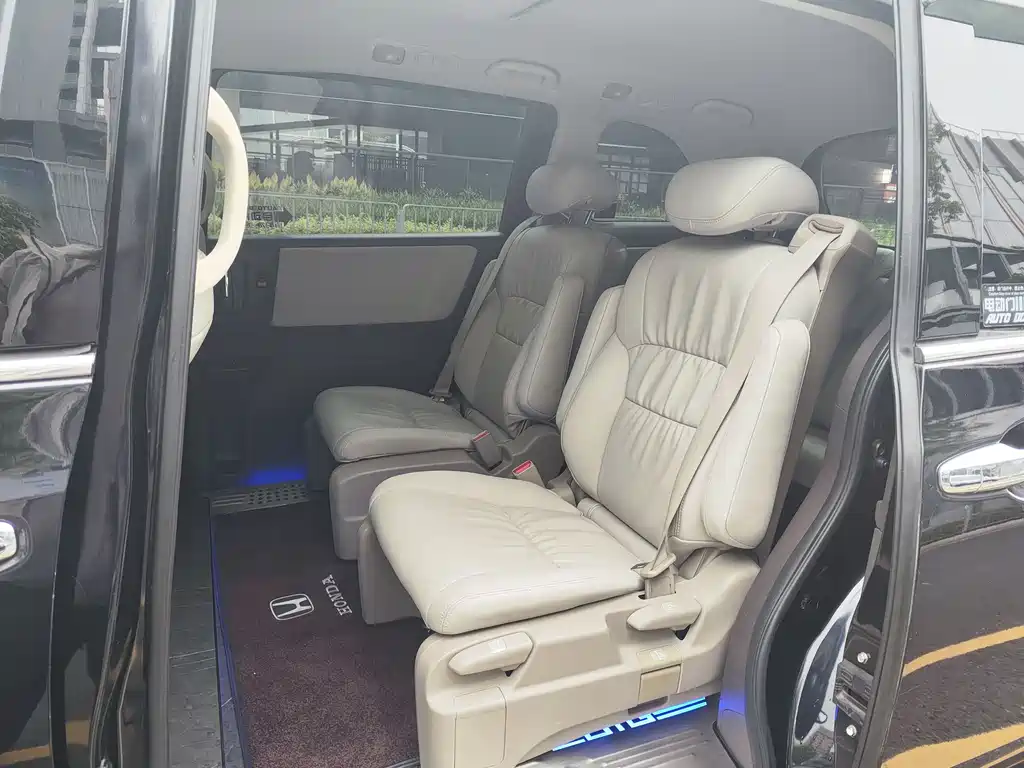 Honda Odyssey 2016 — фото 10