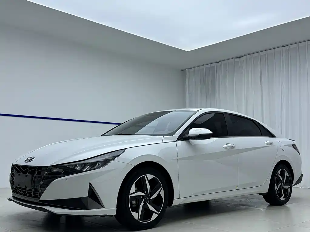 Hyundai Elantra 2022