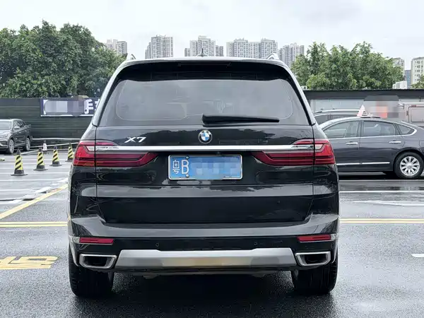 BMW X7 2021