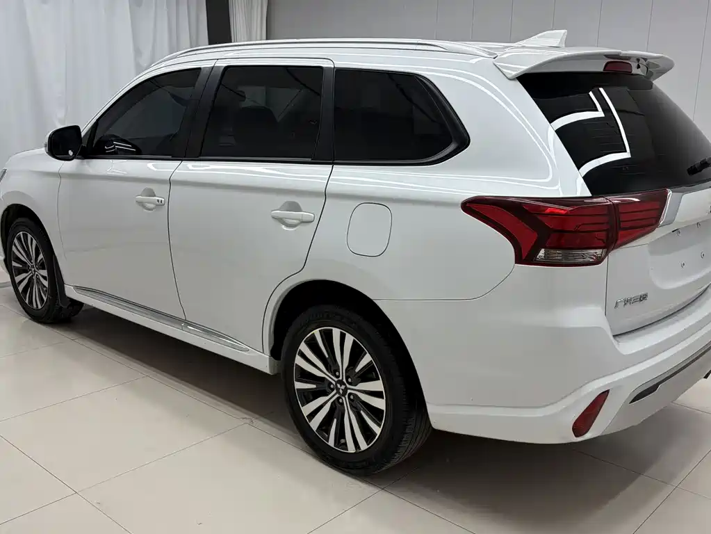 Mitsubishi Outlander 2021